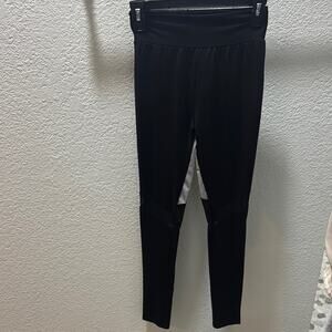 HIgh waist Black Leggings Sleek Form-Fitting Design